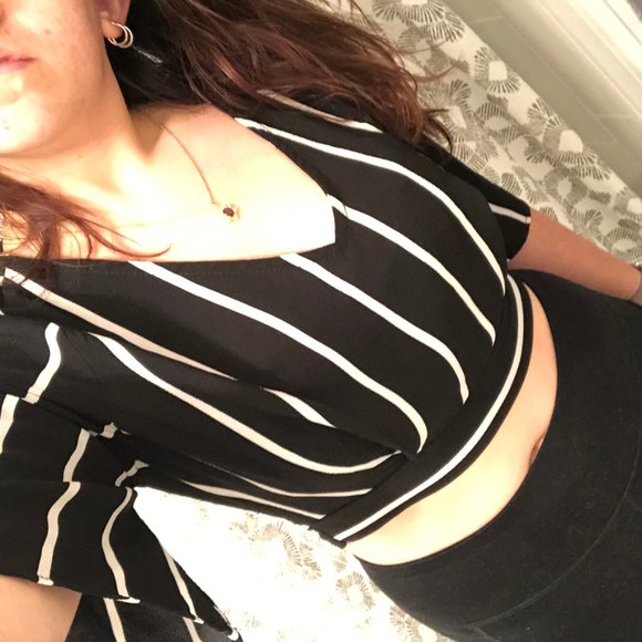 Black and white striped crop top - Picture 2 of 5